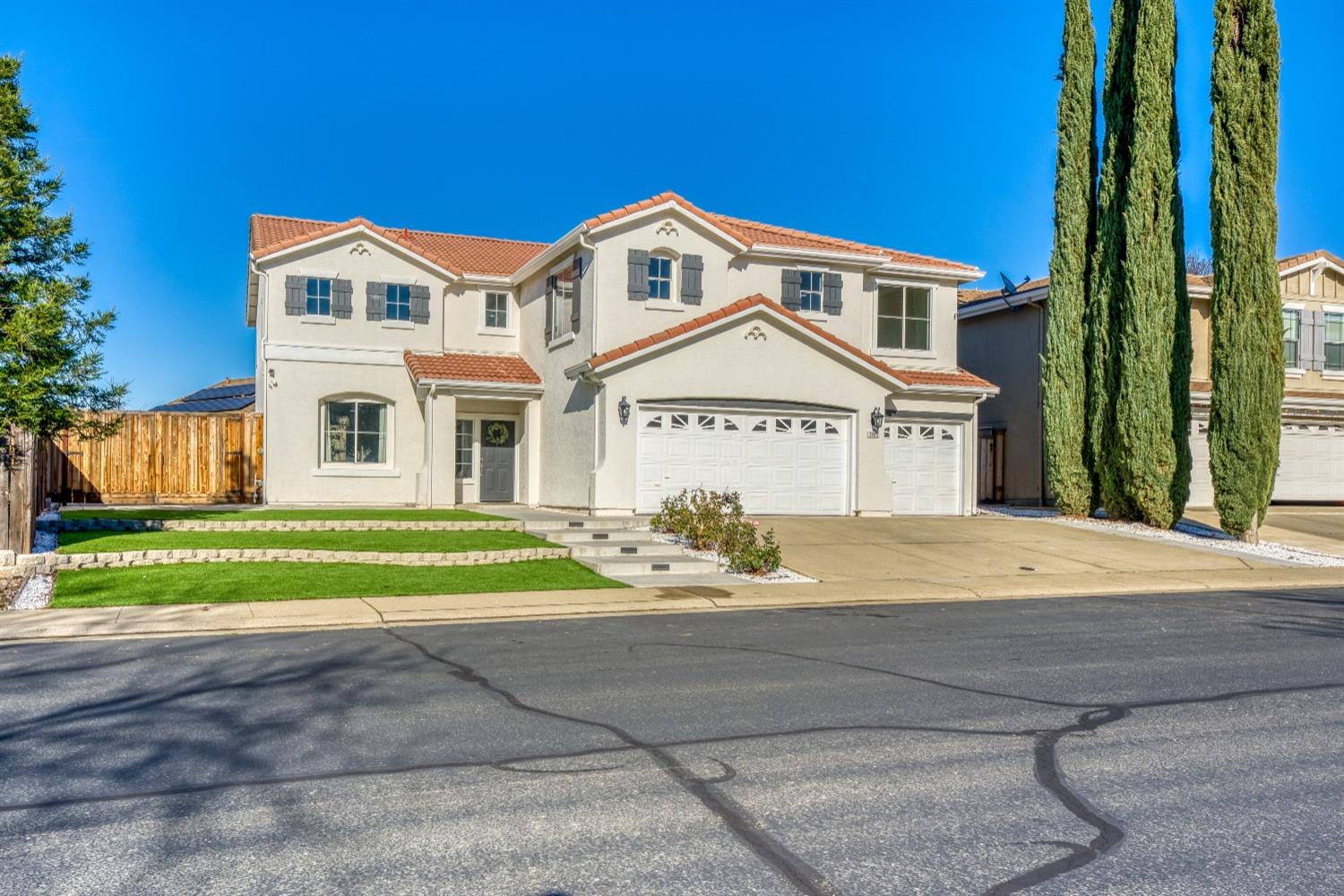 1909 Azalea Way