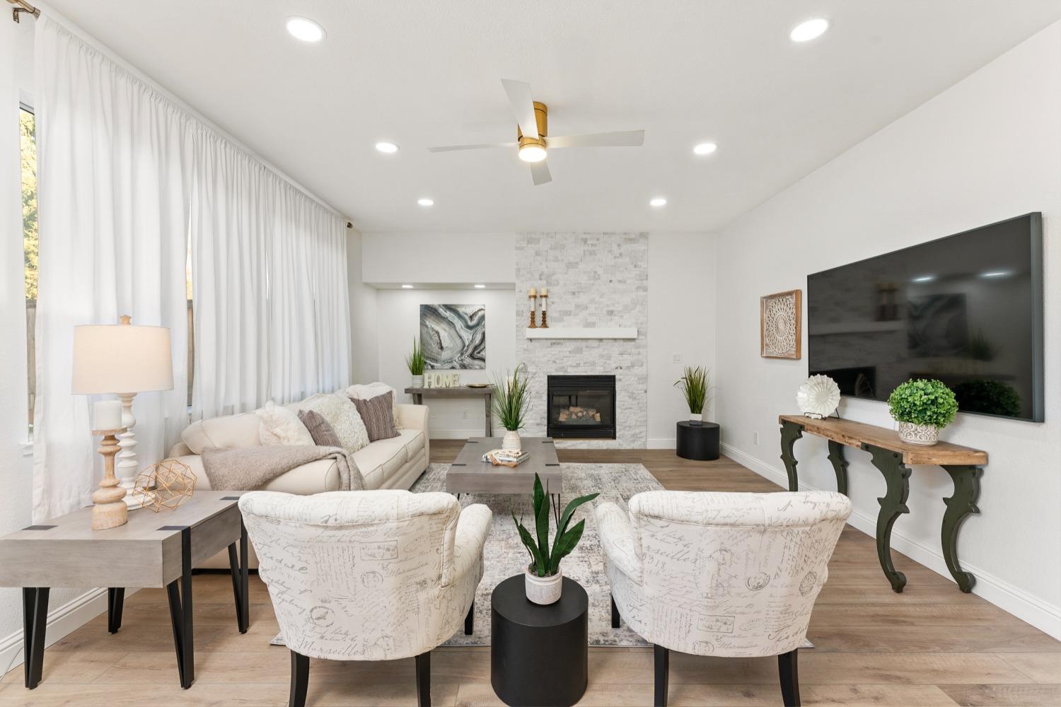 1909 Azalea Way