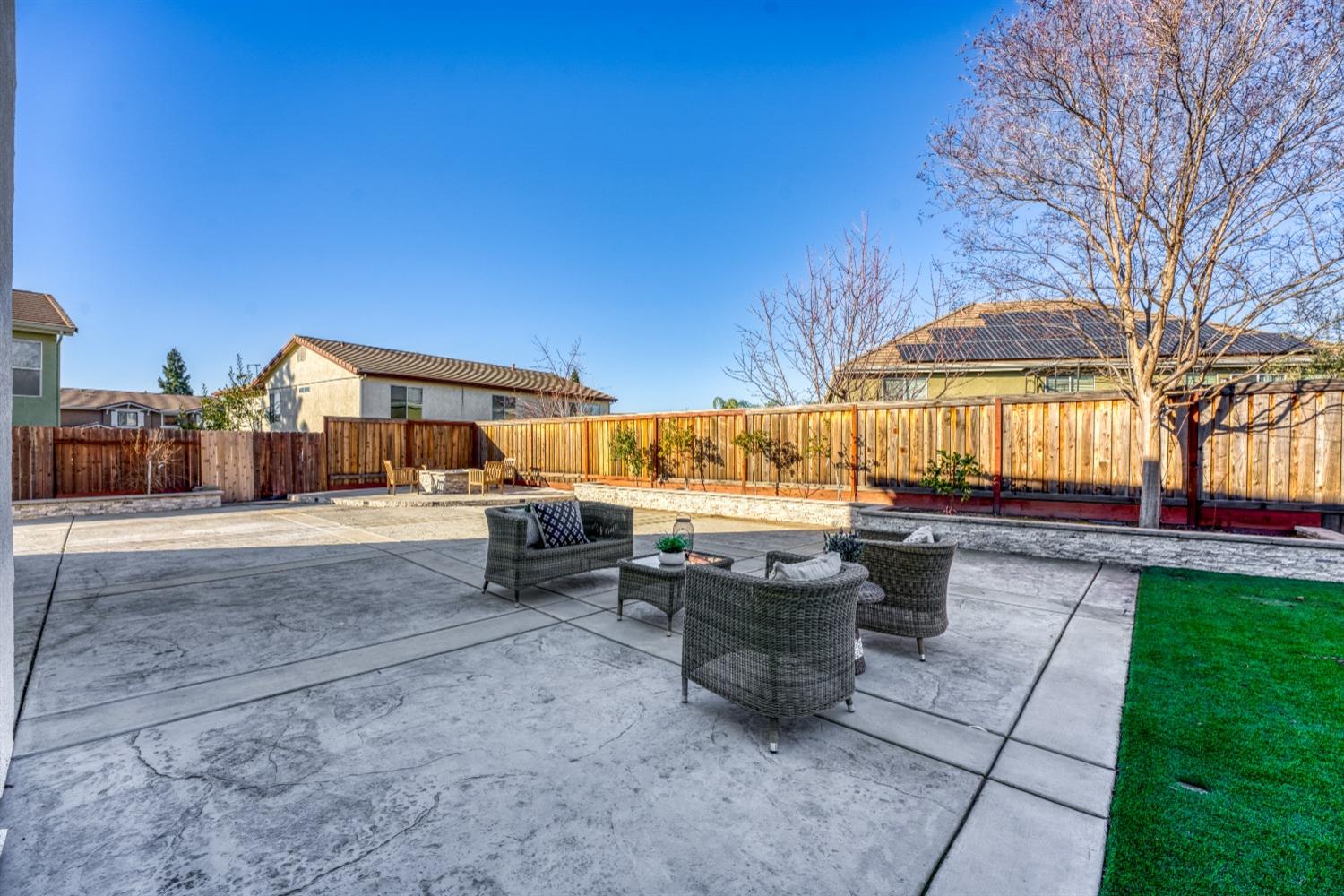 1909 Azalea Way