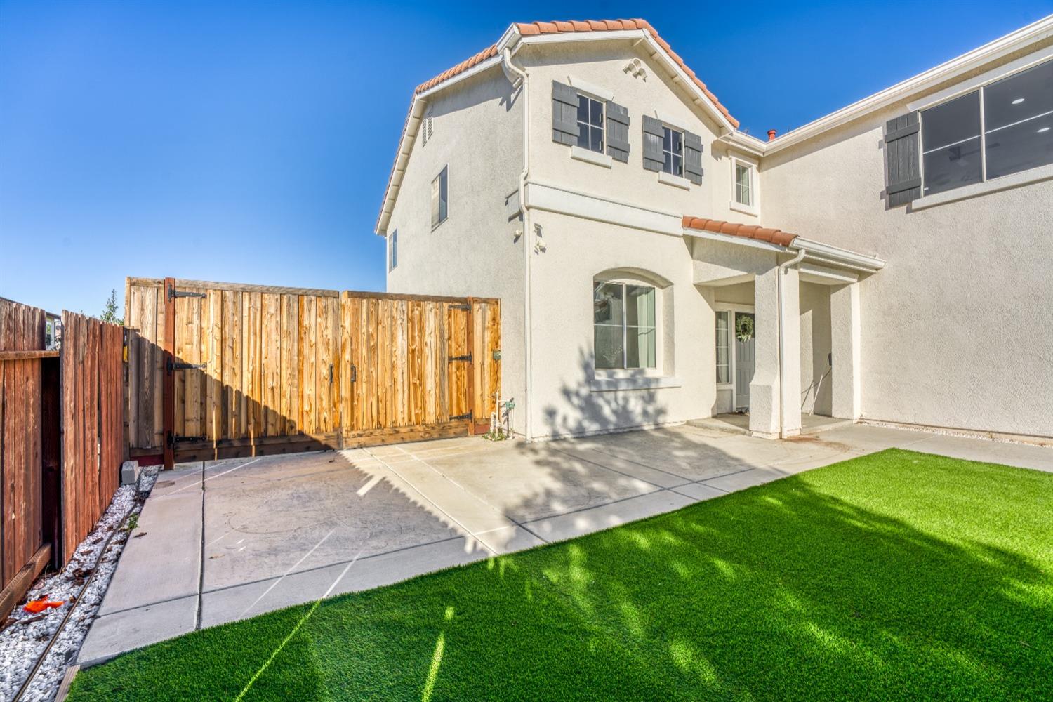 1909 Azalea Way