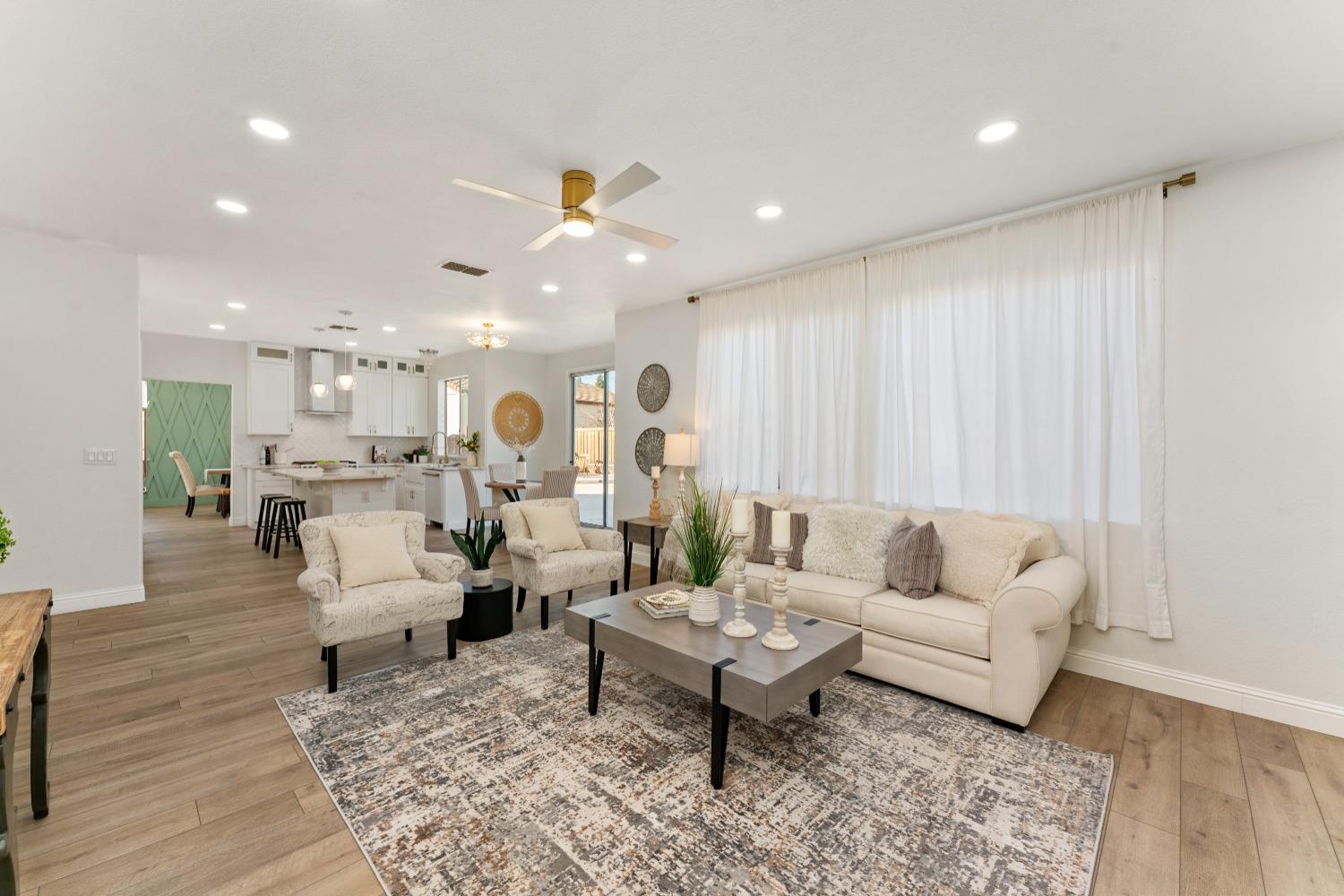 1909 Azalea Way