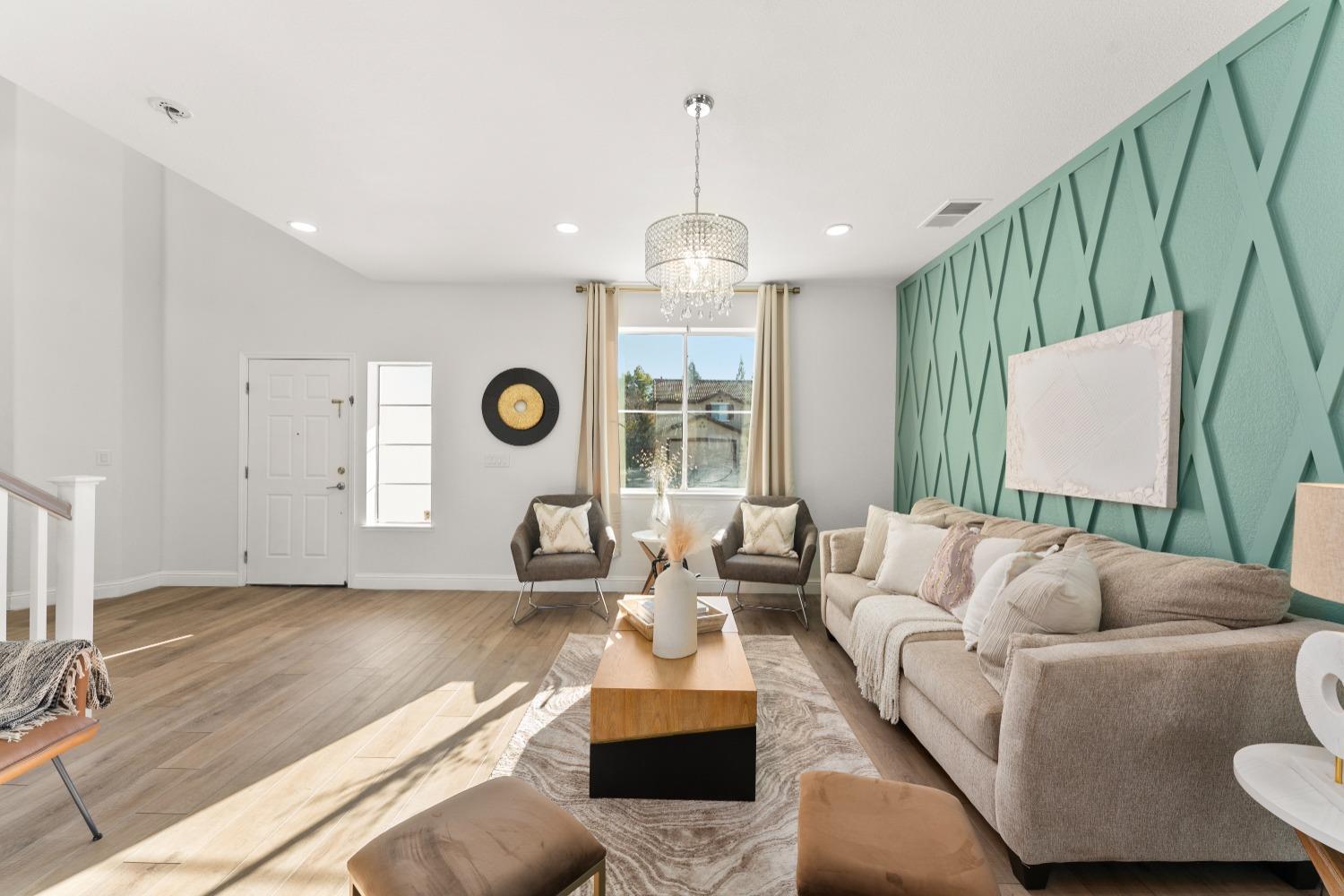 1909 Azalea Way