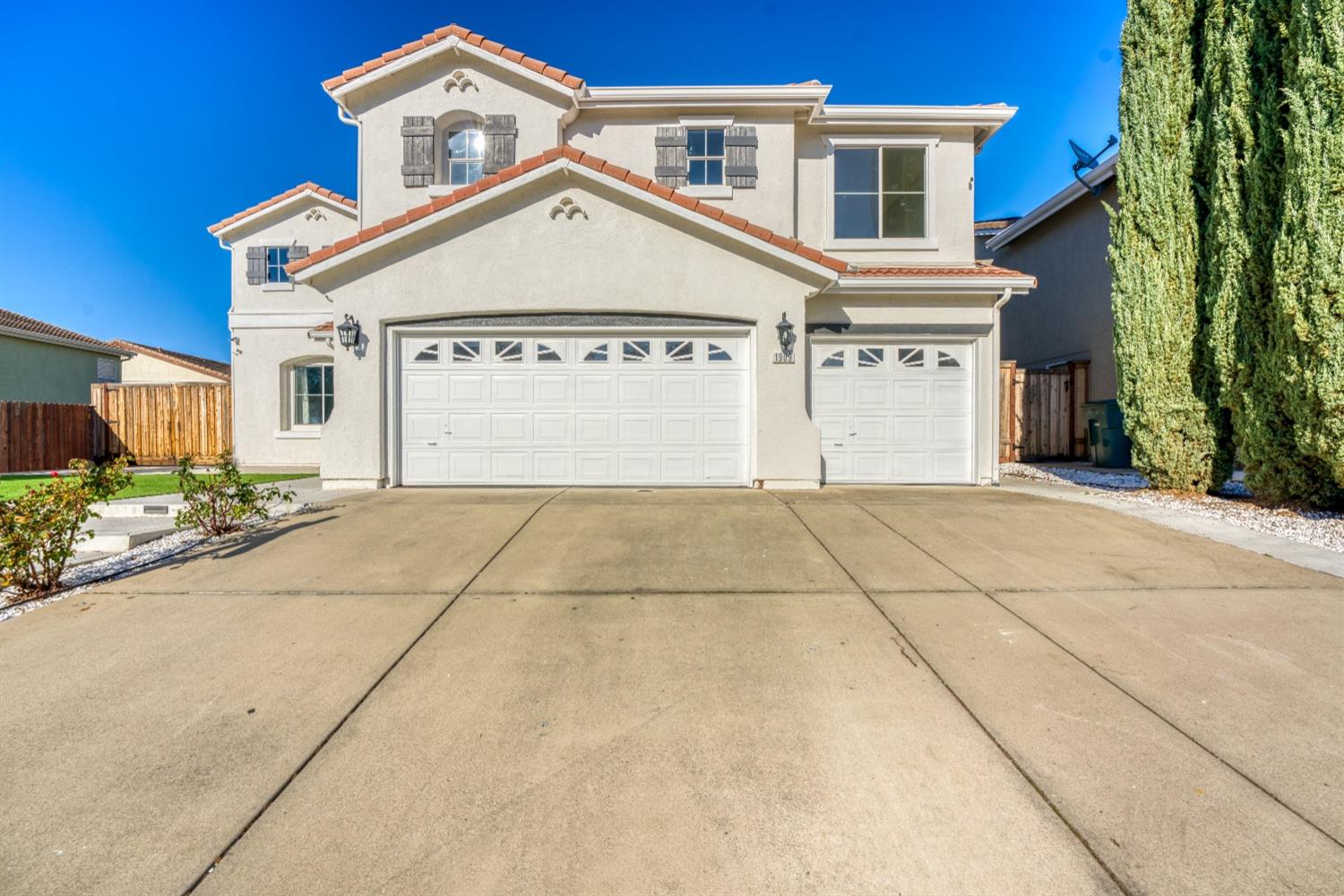 1909 Azalea Way