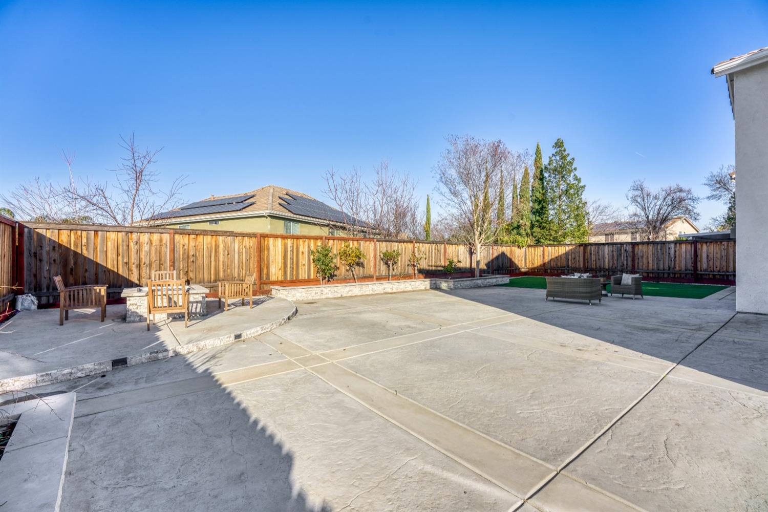 1909 Azalea Way