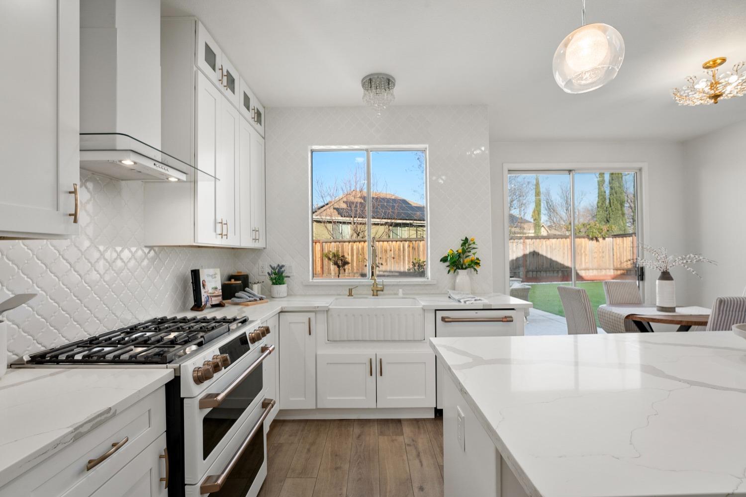 1909 Azalea Way