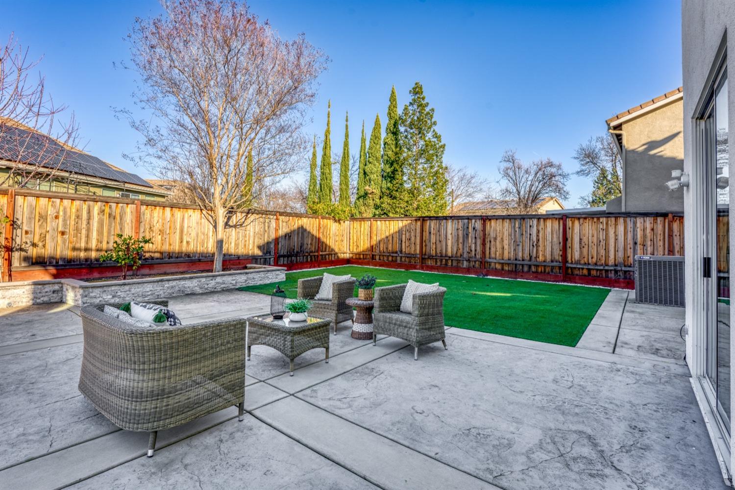 1909 Azalea Way