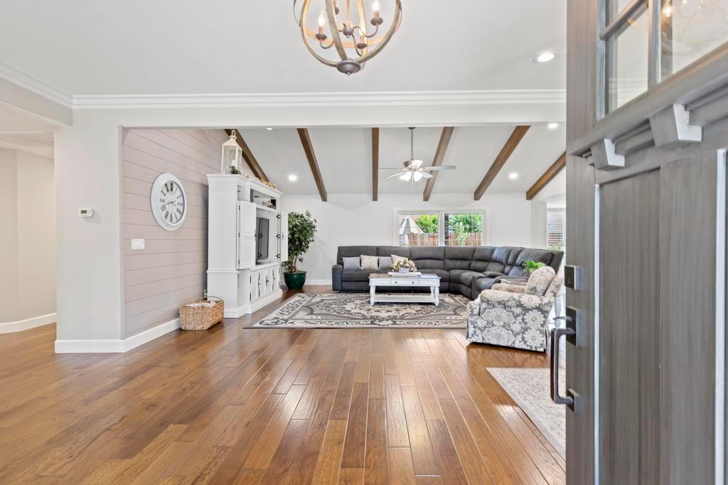 734 Mariner Loop