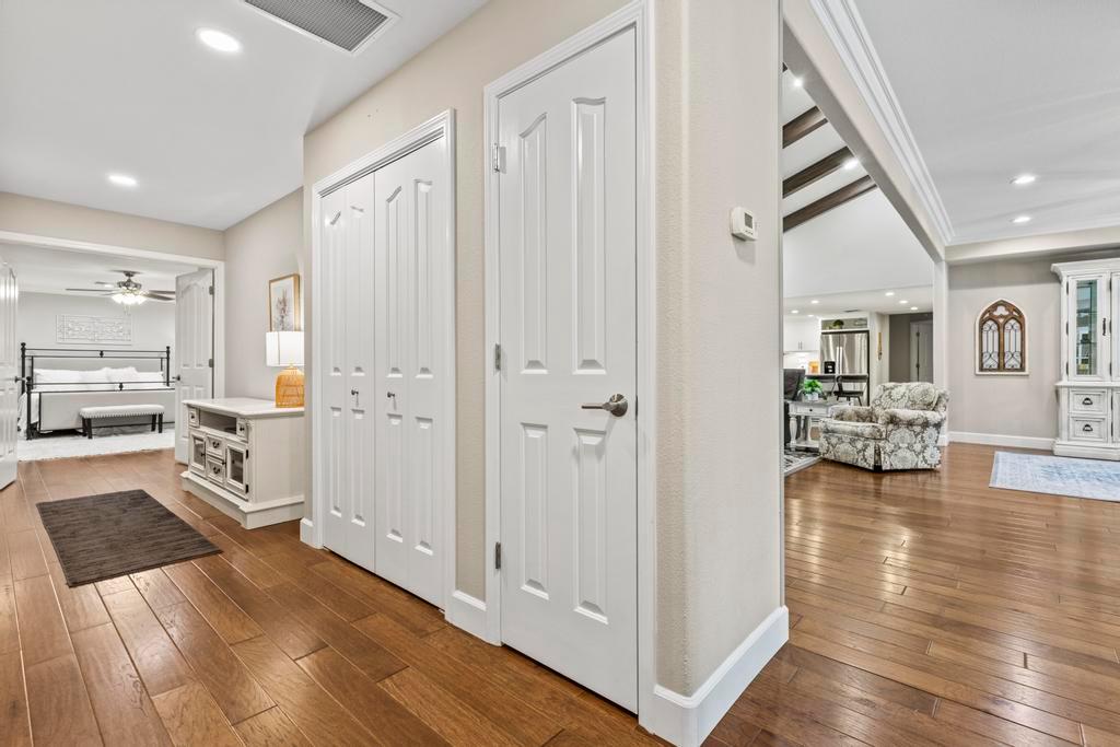 734 Mariner Loop