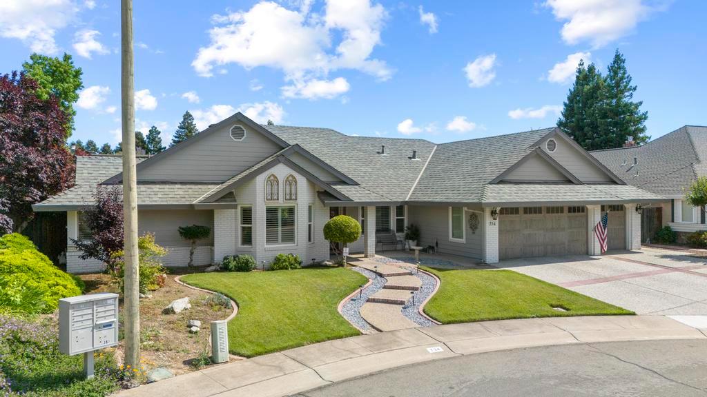734 Mariner Loop