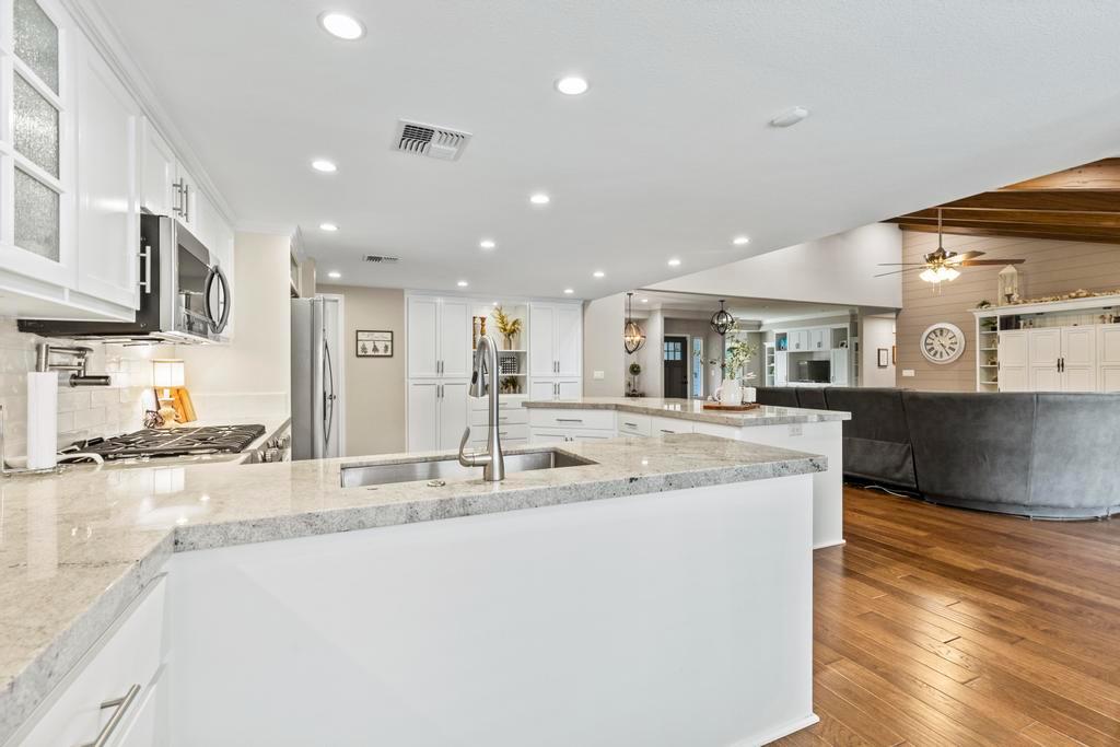 734 Mariner Loop
