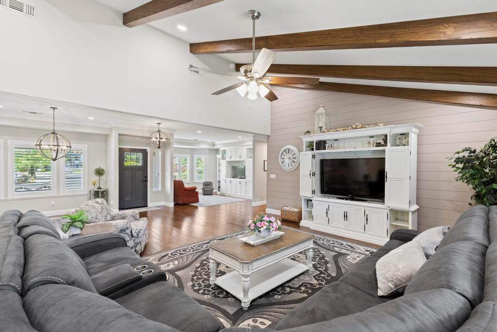 734 Mariner Loop