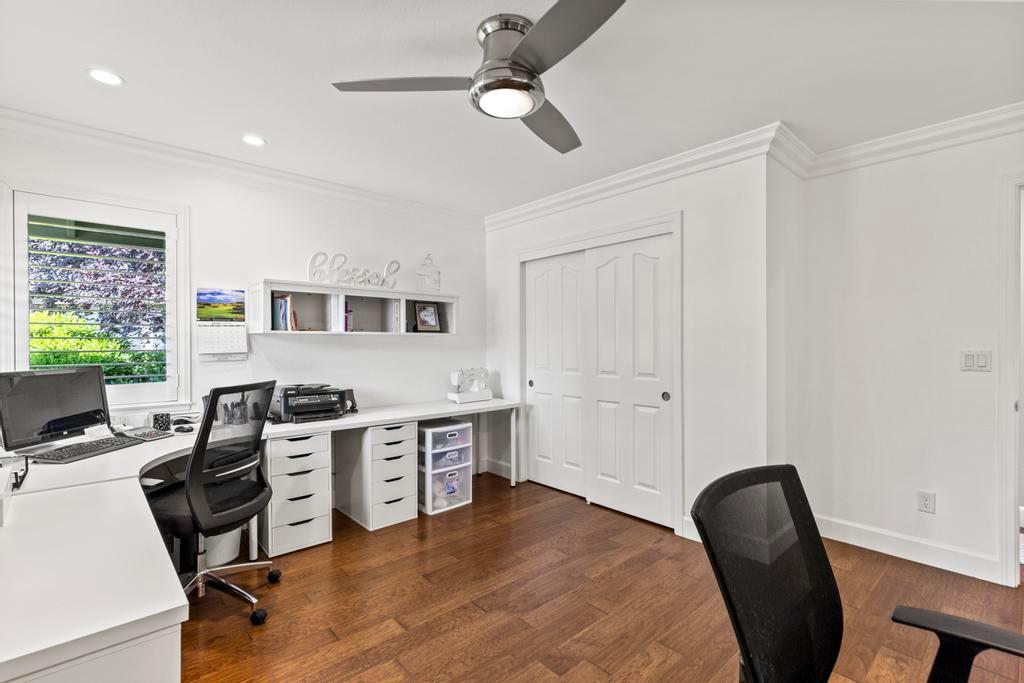 734 Mariner Loop