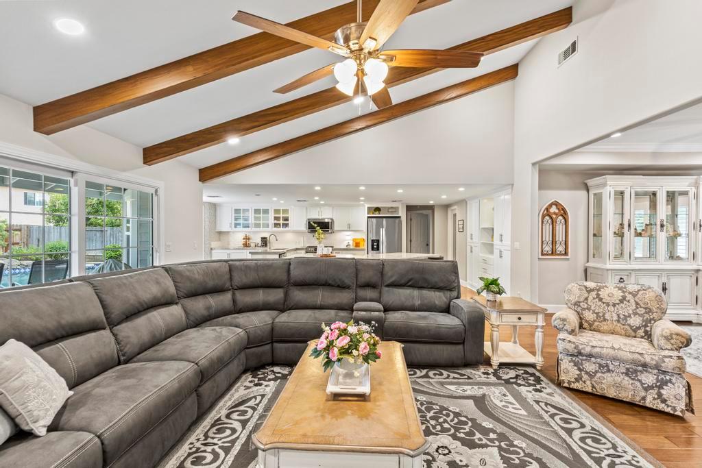 734 Mariner Loop