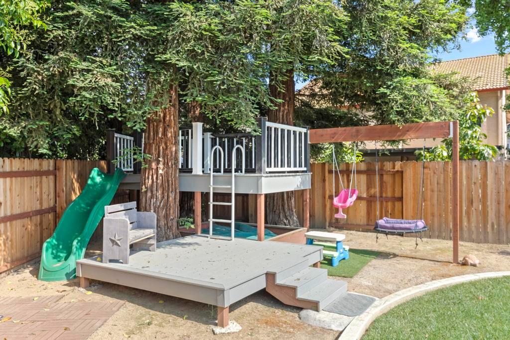 734 Mariner Loop