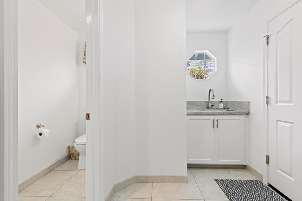 734 Mariner Loop