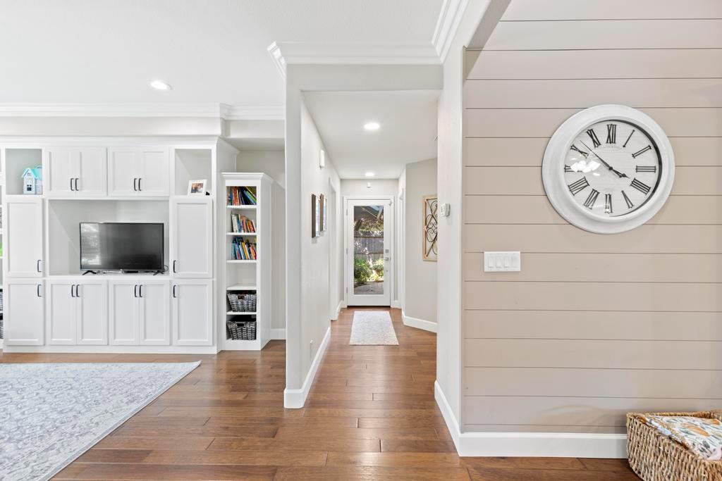 734 Mariner Loop