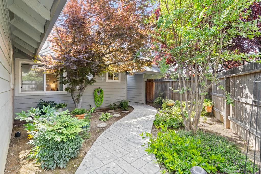 734 Mariner Loop