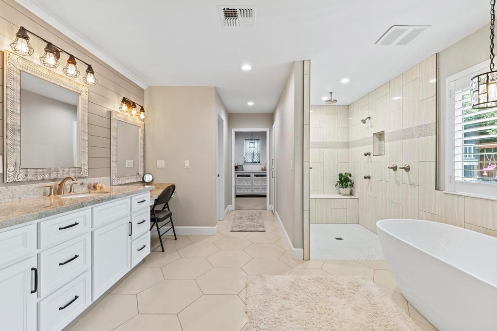 734 Mariner Loop
