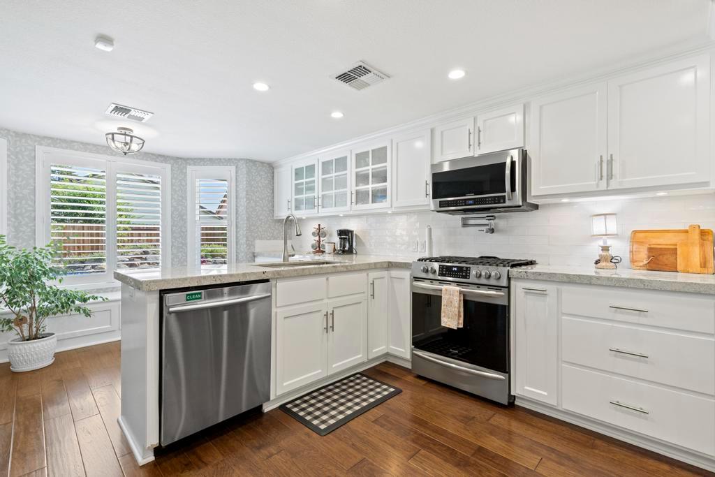 734 Mariner Loop
