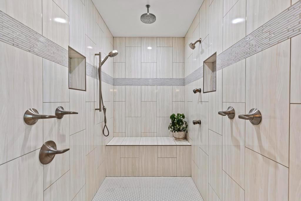 734 Mariner Loop