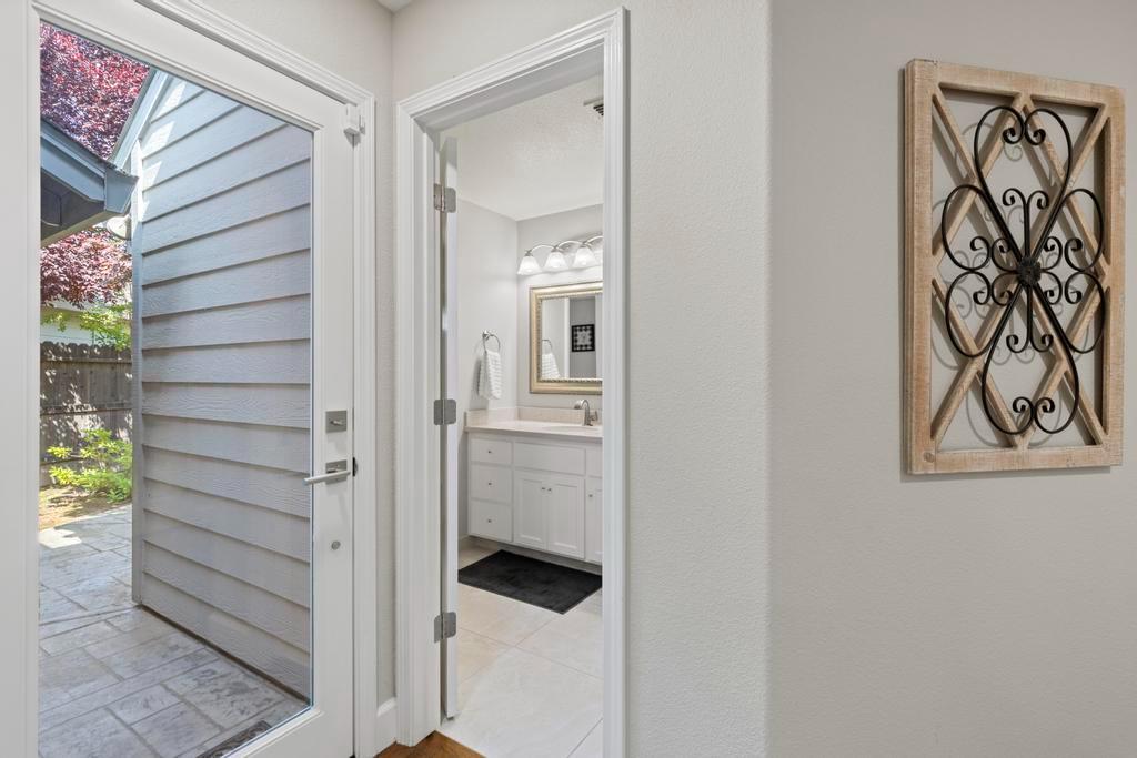 734 Mariner Loop