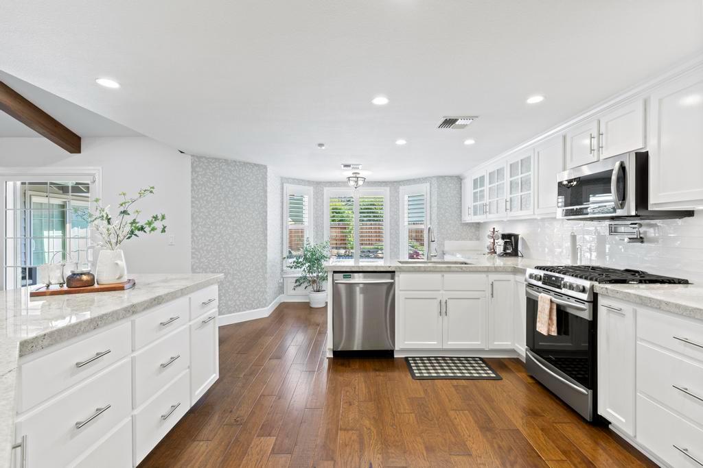 734 Mariner Loop