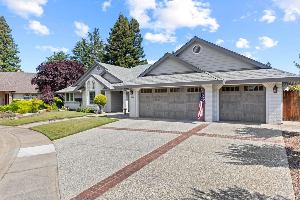 734 Mariner Loop