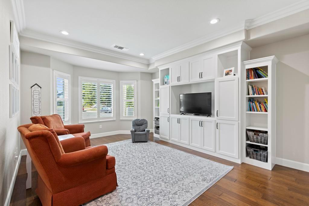734 Mariner Loop
