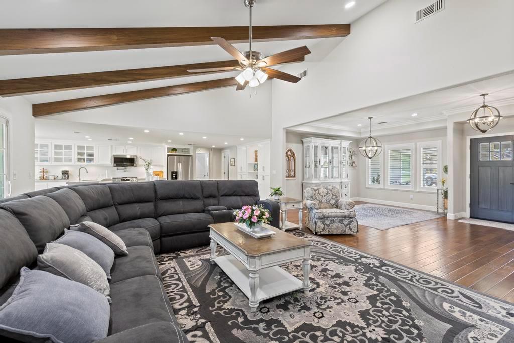 734 Mariner Loop