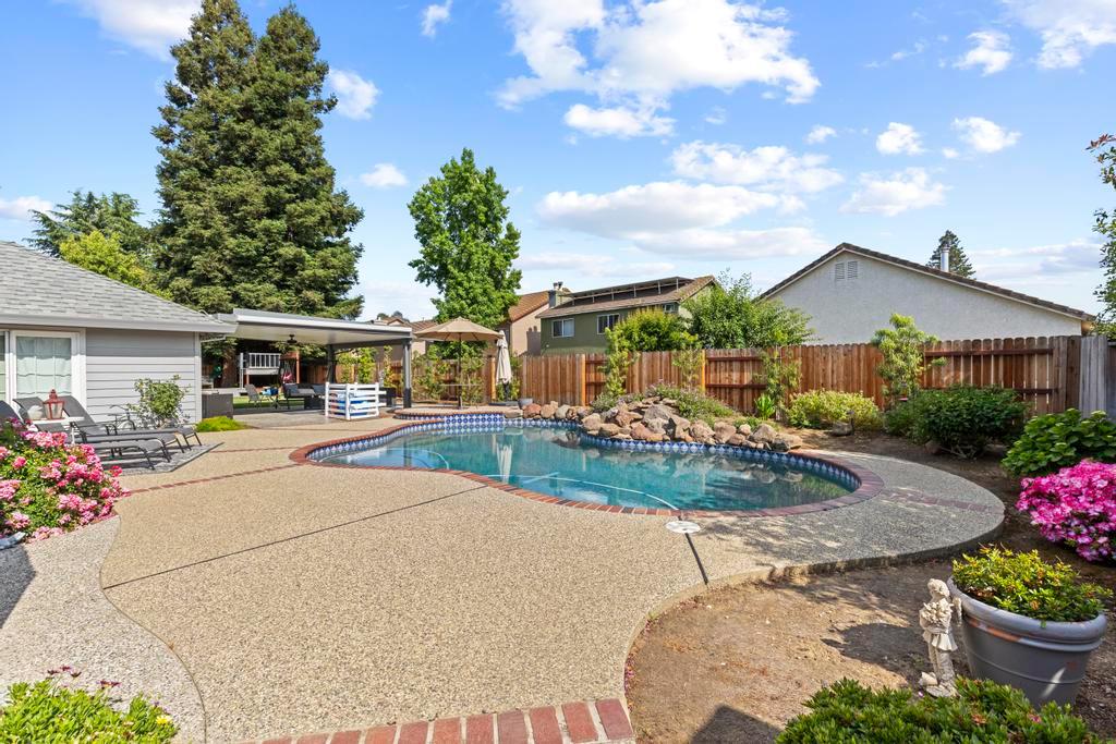 734 Mariner Loop