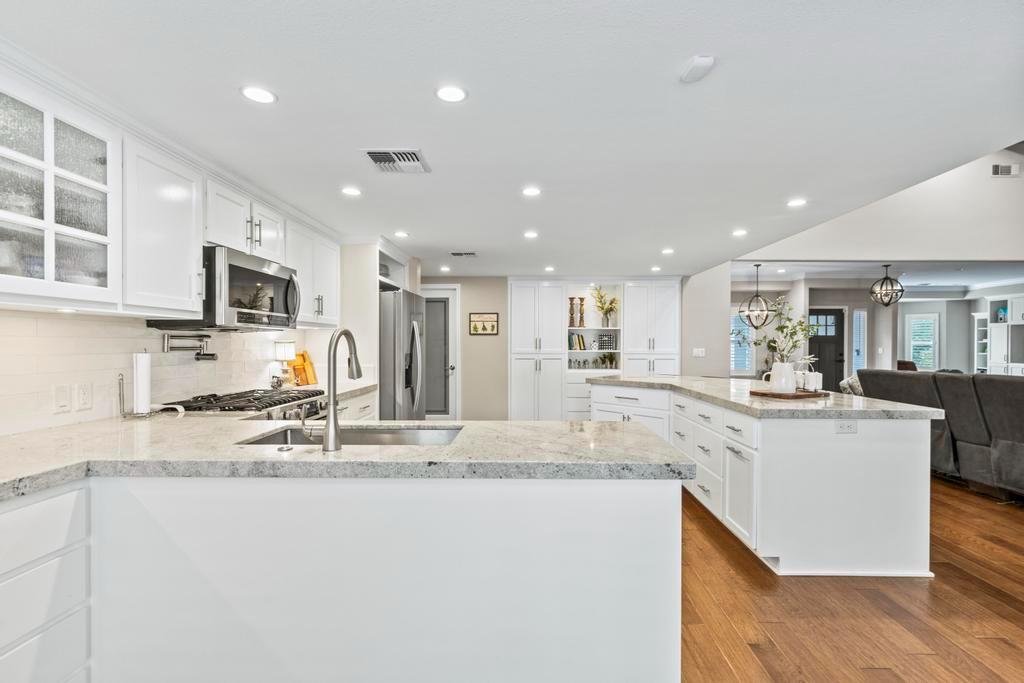 734 Mariner Loop