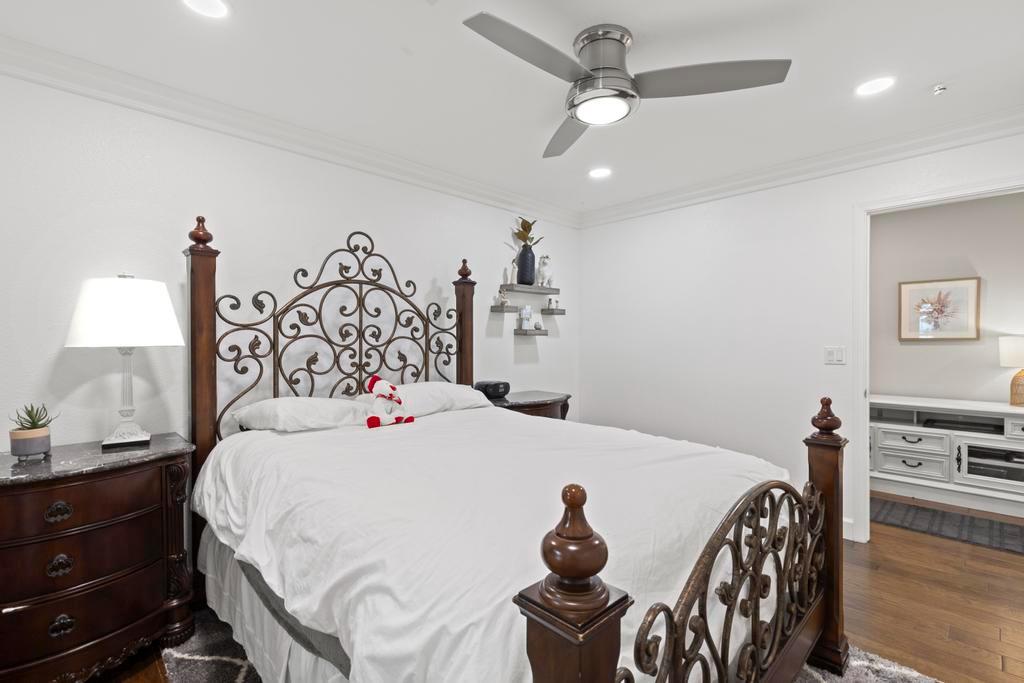 734 Mariner Loop