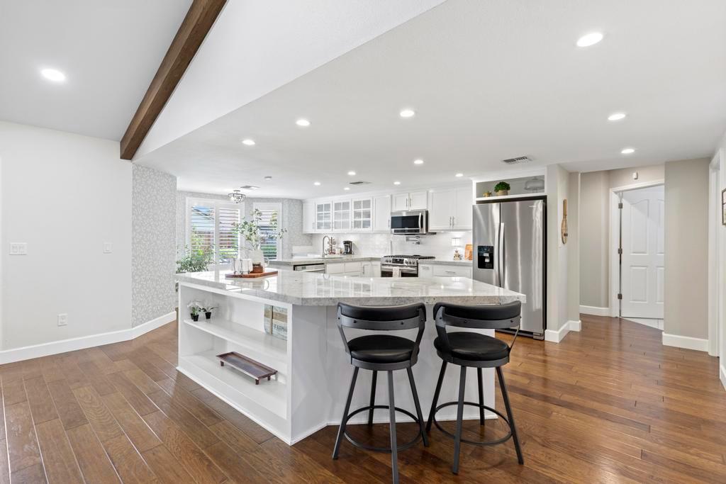 734 Mariner Loop
