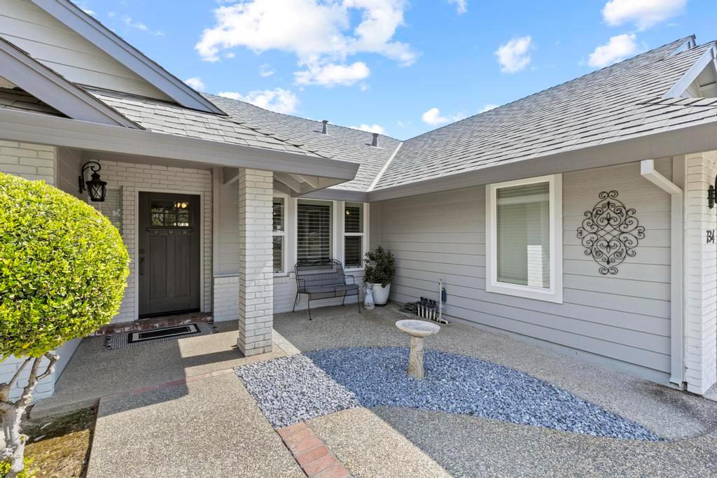 734 Mariner Loop