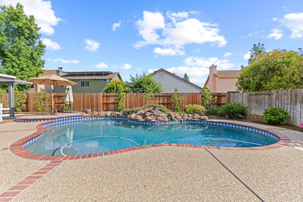 734 Mariner Loop