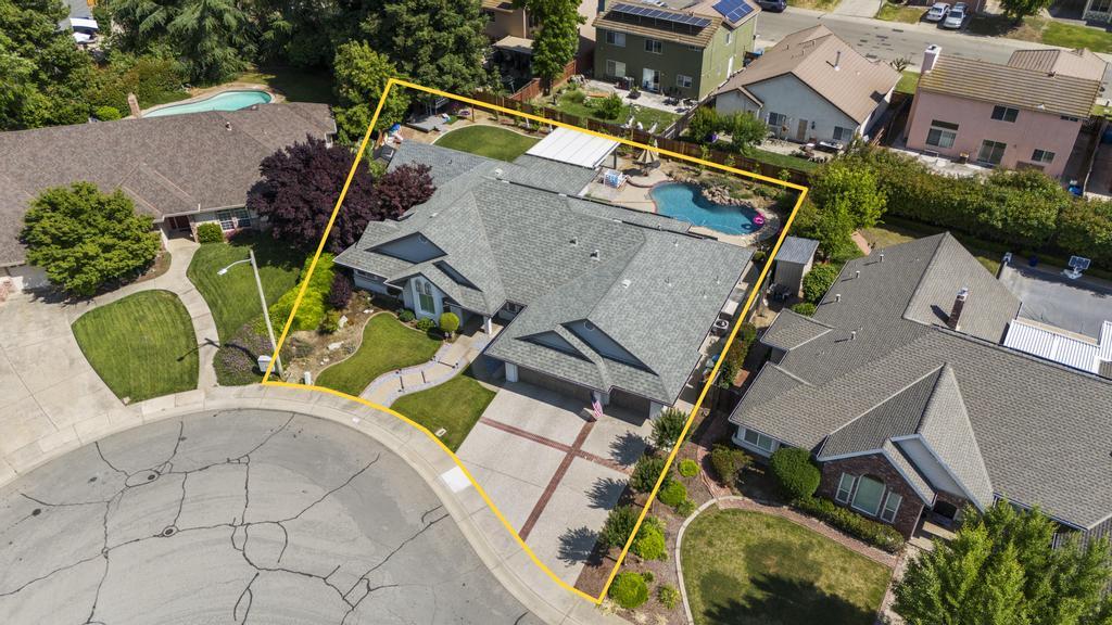 734 Mariner Loop