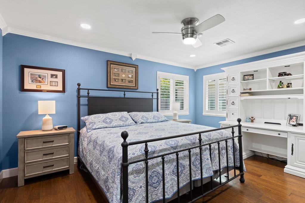 734 Mariner Loop