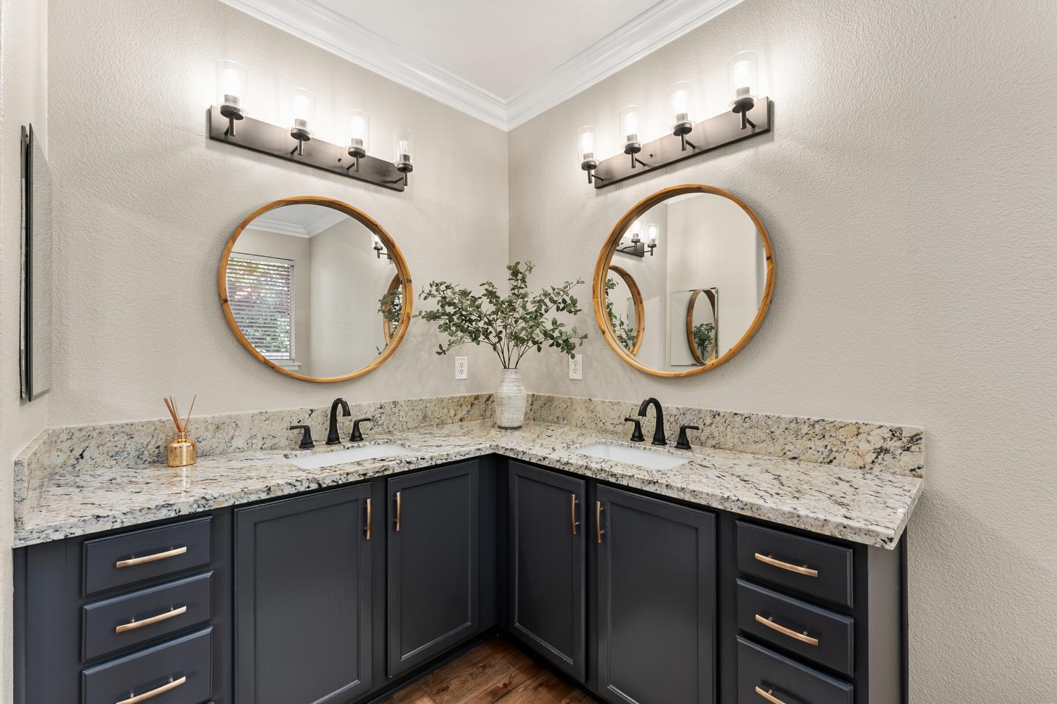 4008 Hunter Oaks Lane