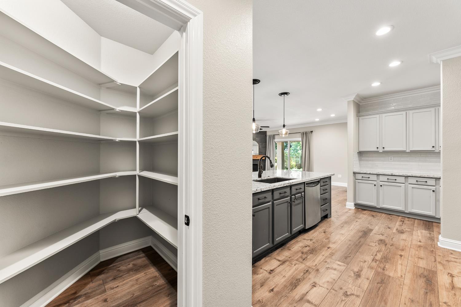 4008 Hunter Oaks Lane