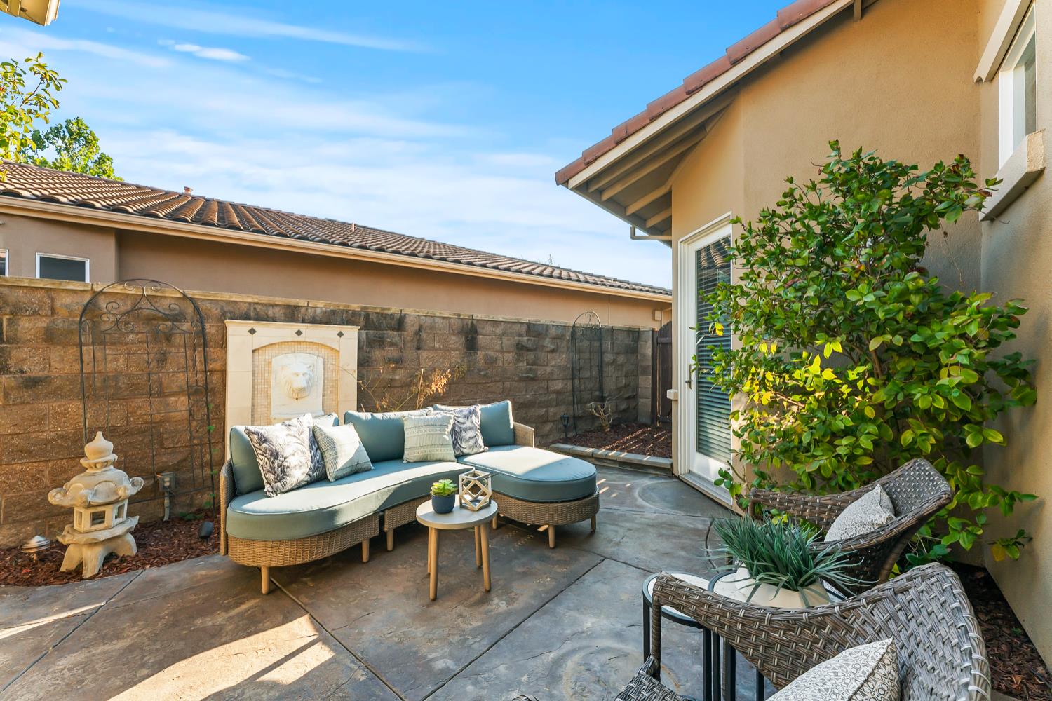8582 Las Brisas Circle