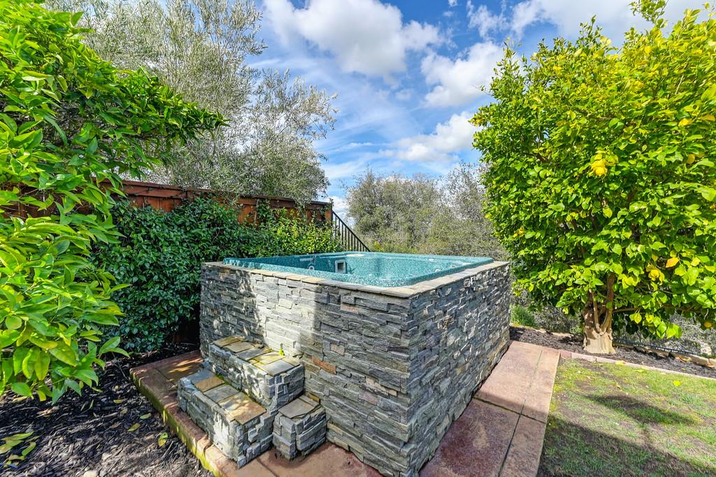 2208 Raintree Court