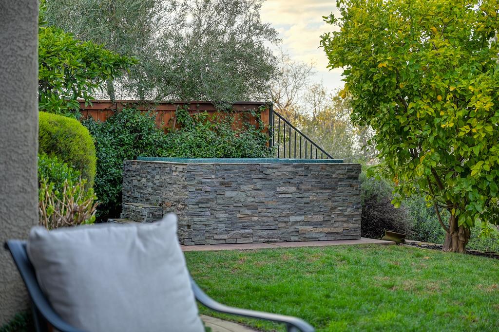 2208 Raintree Court