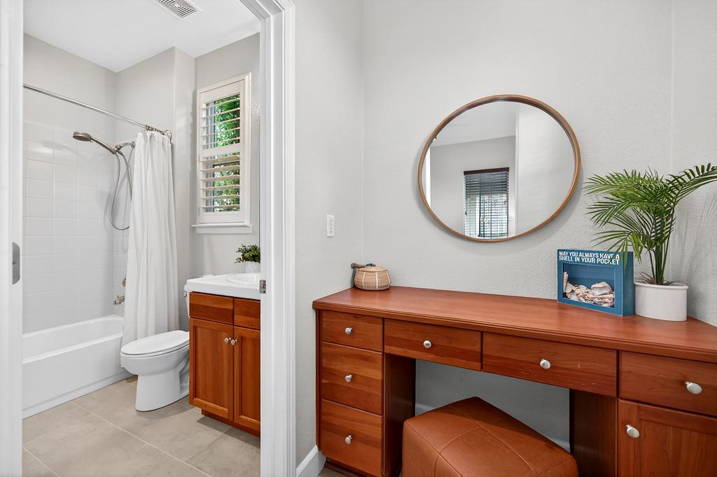 2208 Raintree Court