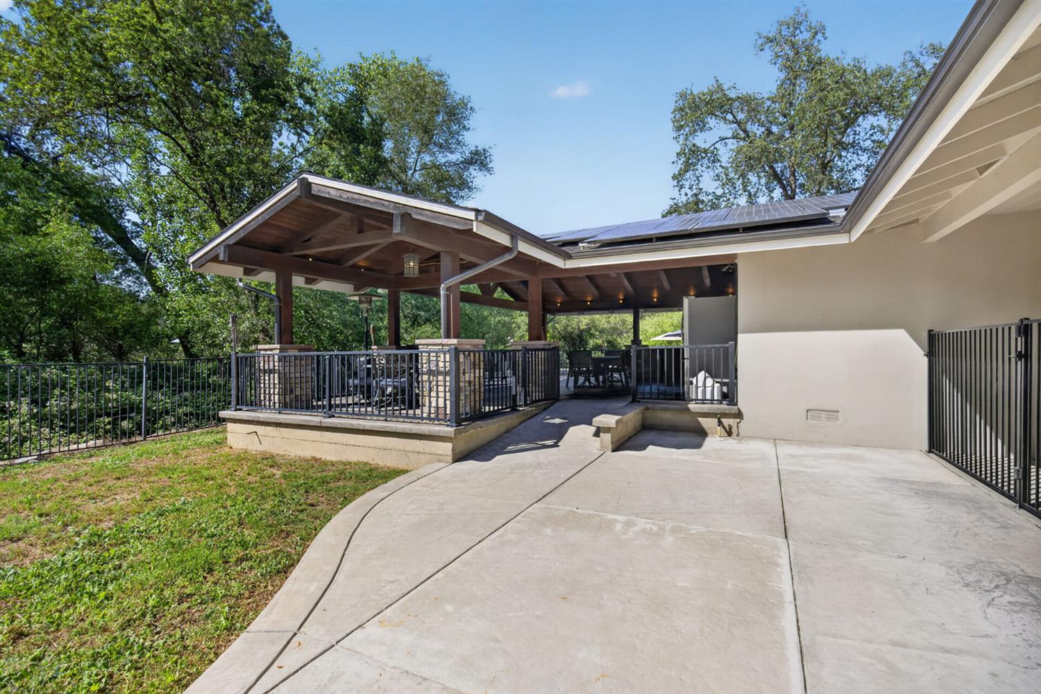 6417 Colwell Road