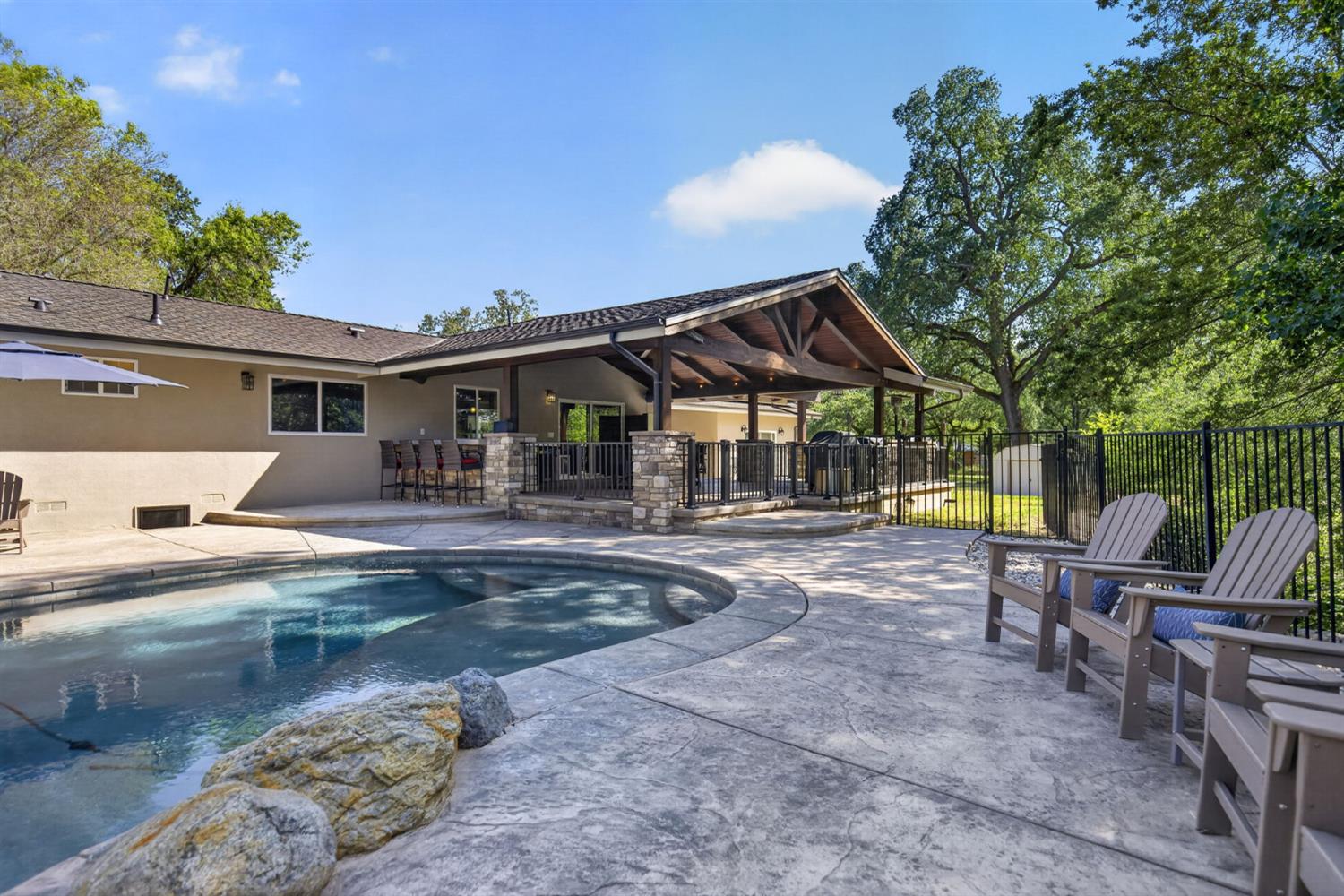6417 Colwell Road