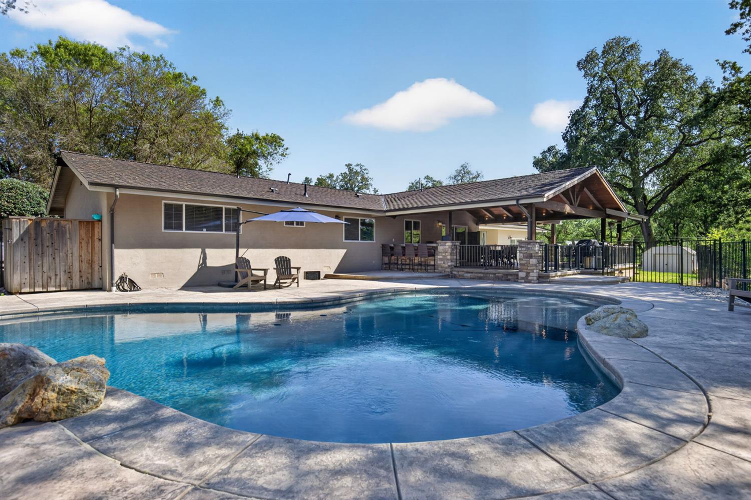 6417 Colwell Road