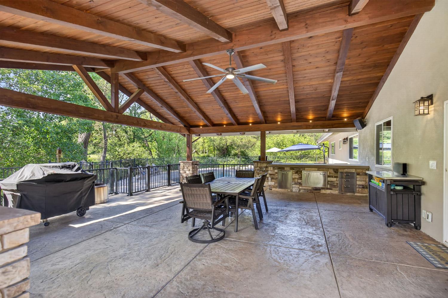 6417 Colwell Road