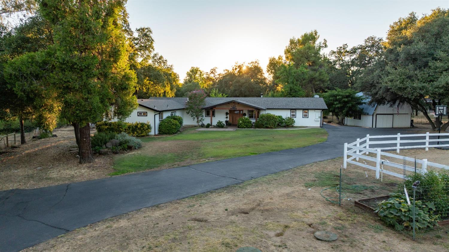 3252 Old Orchard Lane