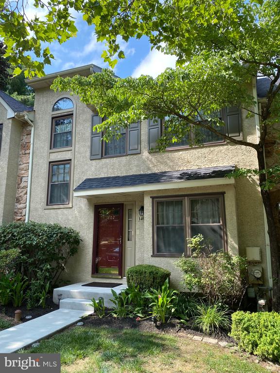 1402 Redwood Ct #57