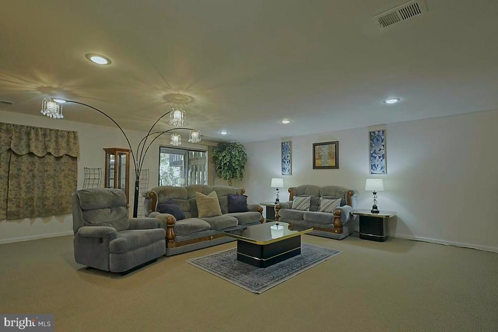 1402 Redwood Ct #57